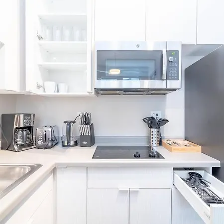 Mccormick Oasis With Balcony, Optional Parking, Patio And Gym Sleeps 6 Near Mccormick Place, Grant Park, Soldier Field & Museum Campus Chicago