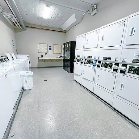 Mccormick Oasis With Balcony, Optional Parking, Patio And Gym Sleeps 6 Near Mccormick Place, Grant Park, Soldier Field & Museum Campus Apartment Chicago