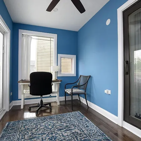 Luxury Near Wrigley, Boystown & Andersonville Apartment Chicago