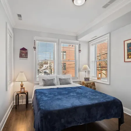 Luxury Near Wrigley, Boystown & Andersonville *