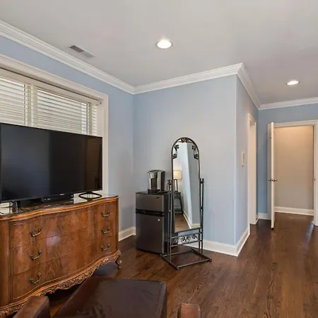 Luxury Near Wrigley, Boystown & Andersonville *