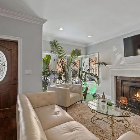 Apartment Luxury Near Wrigley, Boystown & Andersonville Chicago