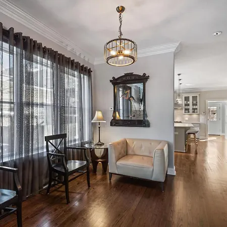 Luxury Near Wrigley, Boystown & Andersonville