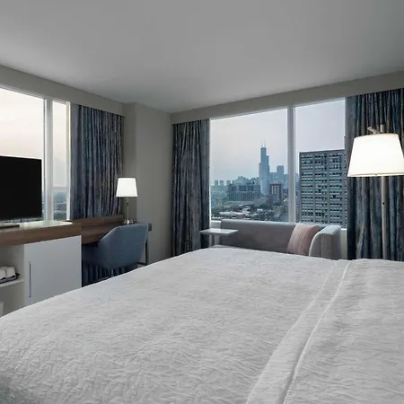 Hampton Mccormick Place 3*