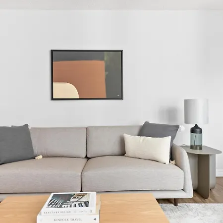 Gold Coast 1br W Deck Gym Lounge 1 Block To L Chi-649 Apartment