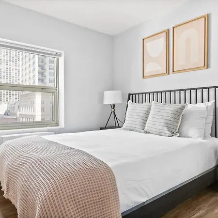 Gold Coast 1br W Deck Gym Lounge 1 Block To L Chi-649 Chicago