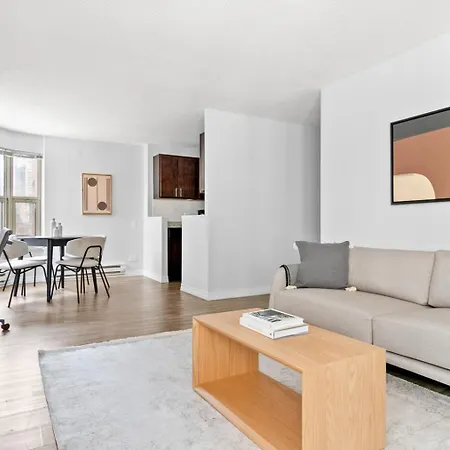 Gold Coast 1br W Deck Gym Lounge 1 Block To L Chi-649 *