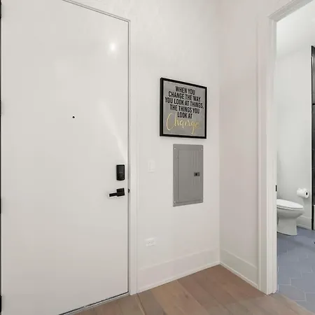 Chic River North 2br 2ba With Private Balcony Apartment