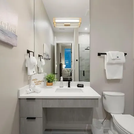 Chic River North 2br 2ba With Private Balcony Apartment