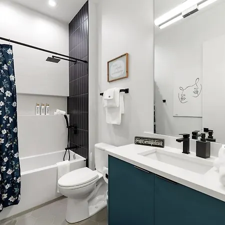 Apartment Chic River North 2br 2ba With Private Balcony