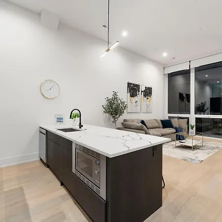 Chic River North 2br 2ba With Private Balcony Apartment