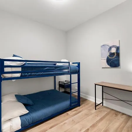 Apartment Lovely 3bed 3bath Brand New W 4 Beds & Balcony
