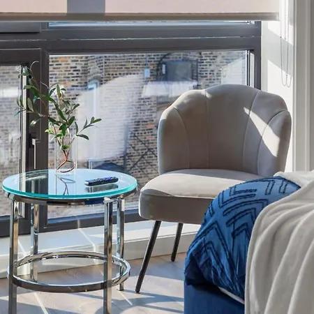 Apartment Lovely 3bed 3bath Brand New W 4 Beds & Balcony *
