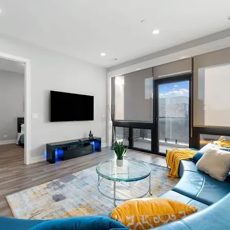 Lovely 3bed 3bath Brand New W 4 Beds & Balcony * Chicago