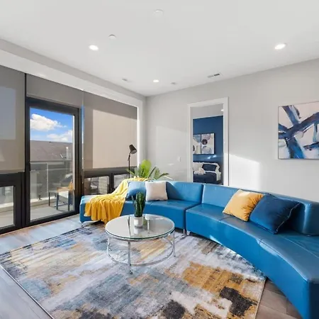 Lovely 3bed 3bath Brand New W 4 Beds & Balcony Apartment *