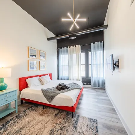 Apartment Luxury 5br Retreat Perfect For Groups With Pool Table & Optional Parking Near Mccormick Place And Soldier Field Chicago