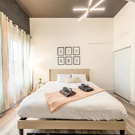 Luxury 5br Retreat Perfect For Groups With Pool Table & Optional Parking Near Mccormick Place And Soldier Field * Chicago