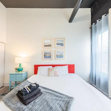 Apartment Luxury 5br Retreat Perfect For Groups With Pool Table & Optional Parking Near Mccormick Place And Soldier Field *