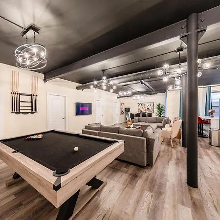 Family And Group Friendly 5br Spacious Unit With Pool Table And Optional Parking Near Mccormick Place And Soldier Field Apartment Chicago