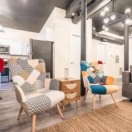 Family And Group Friendly 5br Spacious Unit With Pool Table And Optional Parking Near Mccormick Place And Soldier Field Apartment Chicago