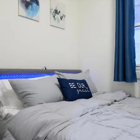 Luxurious, Cozy Beauty 10 Min From Downtown Chi Apartment Chicago