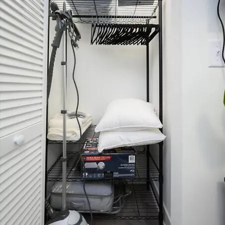 Luxurious, Cozy Beauty 10 Min From Downtown Chi Apartment Chicago