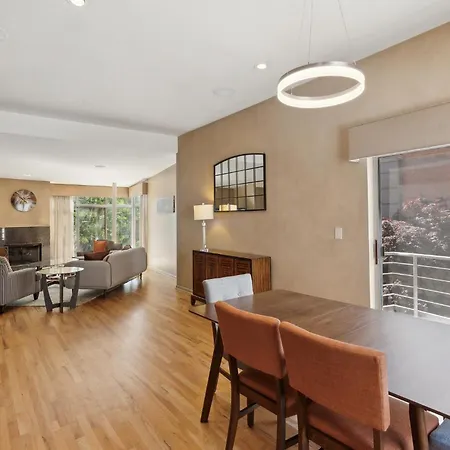 Family-friendly South Loop Escape Holiday home *