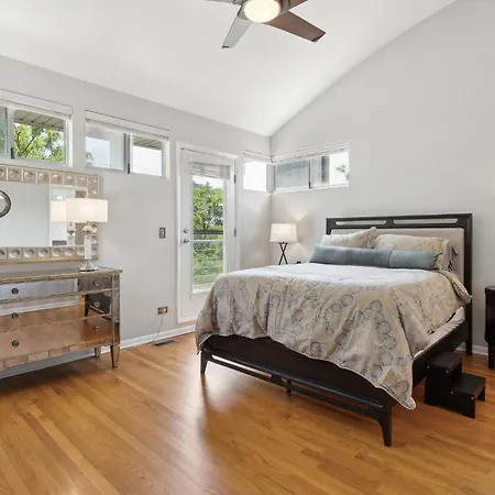 Holiday home Family-friendly South Loop Escape