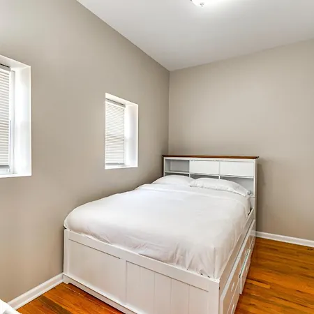 Bright Near Stadiums And Downtown Apartment Chicago