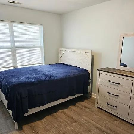 Titi's Southside Abode Apartment *