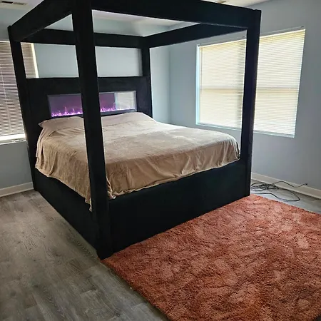 Titi's Southside Abode Apartment
