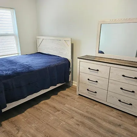 Titi's Southside Abode Apartment