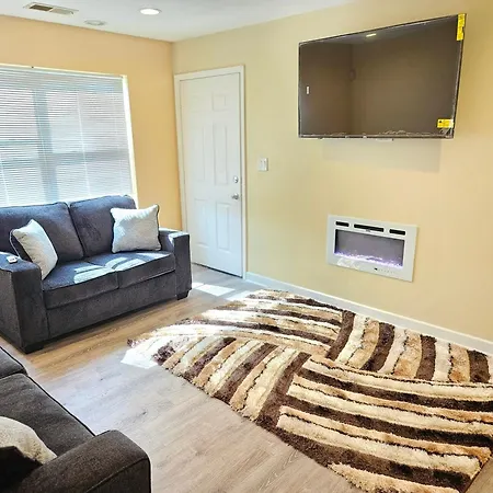 Titi's Southside Abode Apartment