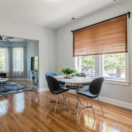 Urban 2br Apt, Near Downtown Chicago! * Chicago