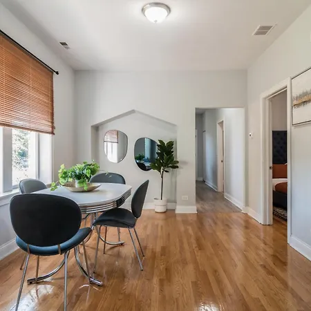 Apartment Urban 2br Apt, Near Downtown Chicago! *