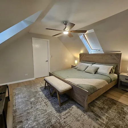 Chic Loft In The Southport Corridor Apartment