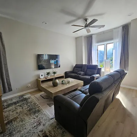 Chic Loft In The Southport Corridor *