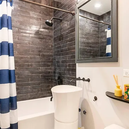 Chic Fully Furnished Apartment