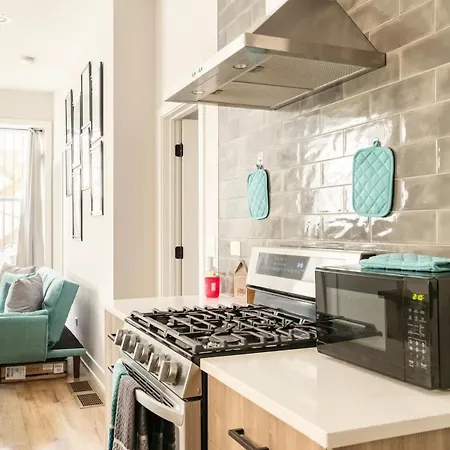 Chic Fully Furnished Apartment