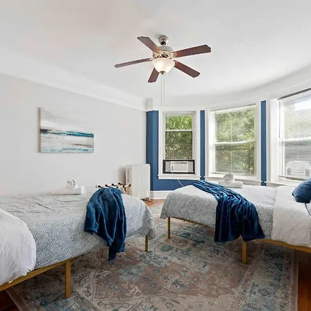 Skyline Escape Apartment *
