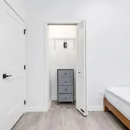 Modern In Pilsen Private With Share Livingroom Homestay Chicago