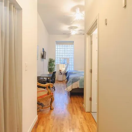 Modern Wicker Park Close To Shops & Dining *