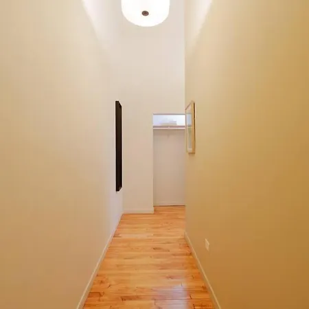 Modern Wicker Park Close To Shops & Dining Apartment