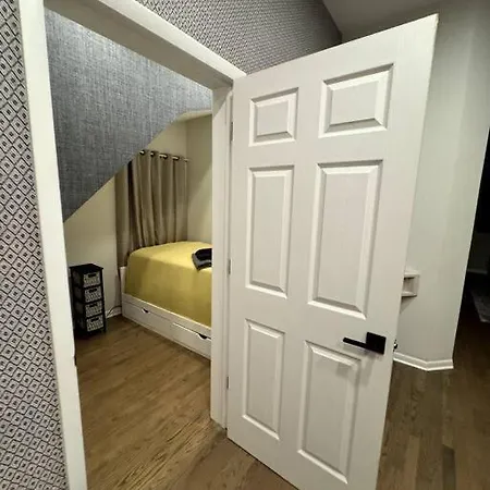 Apartment 2 Bedroom Unit With 1 Garage Parking In Wicker Park Chicago