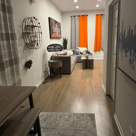 2 Bedroom Unit With 1 Garage Parking In Wicker Park Chicago