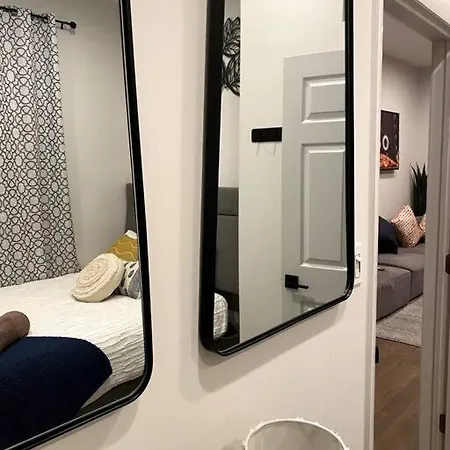 2 Bedroom Unit With 1 Garage Parking In Wicker Park * Chicago