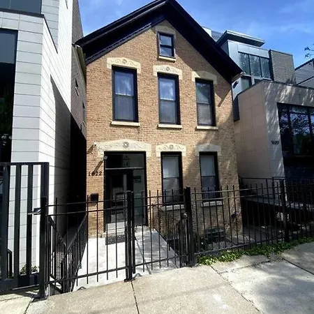 2 Bedroom Unit With 1 Garage Parking In Wicker Park Chicago
