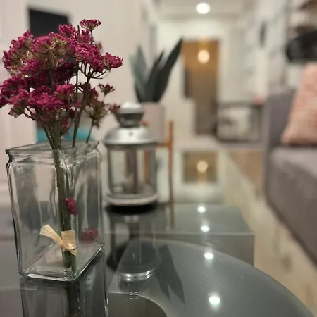 2 Bedroom Unit With 1 Garage Parking In Wicker Park *