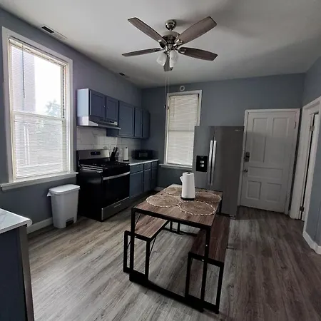 Roscoe Village Cosy Duplex 3 Bed&2bath & Bonus Space Sleeps 6 Apartment