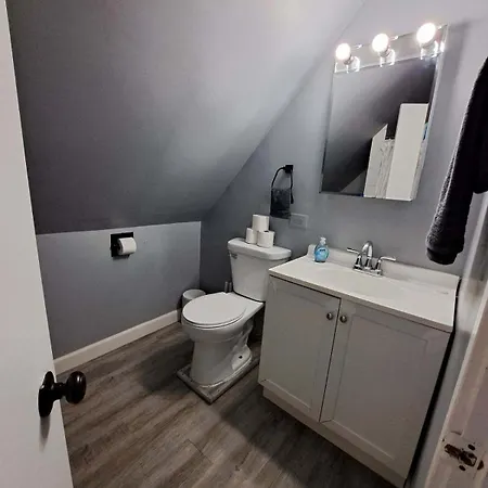 Roscoe Village Cosy Duplex 3 Bed&2bath & Bonus Space Sleeps 6 Apartment *